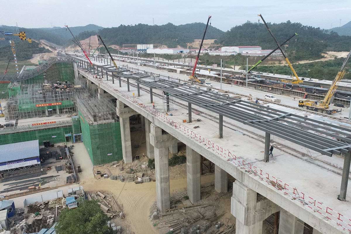 Tangxia railway station space frame installation 1